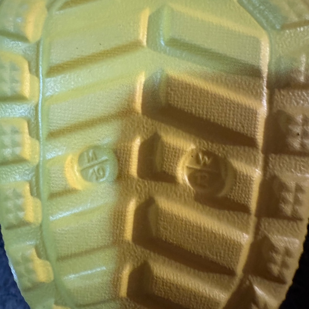 Limited Edition Elf Crocs - Picture 4 of 4